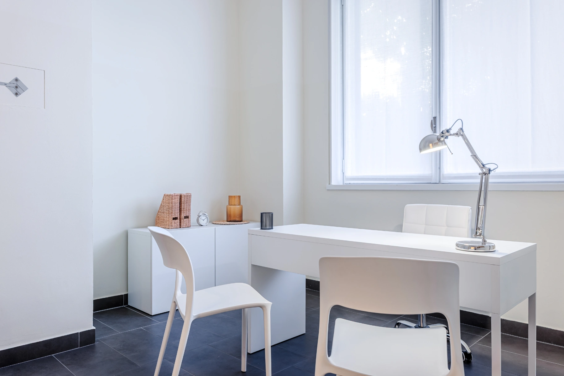 Sede WeCare in Via Monte Rosa 74 Milano — sala per gruppi e supervisioni